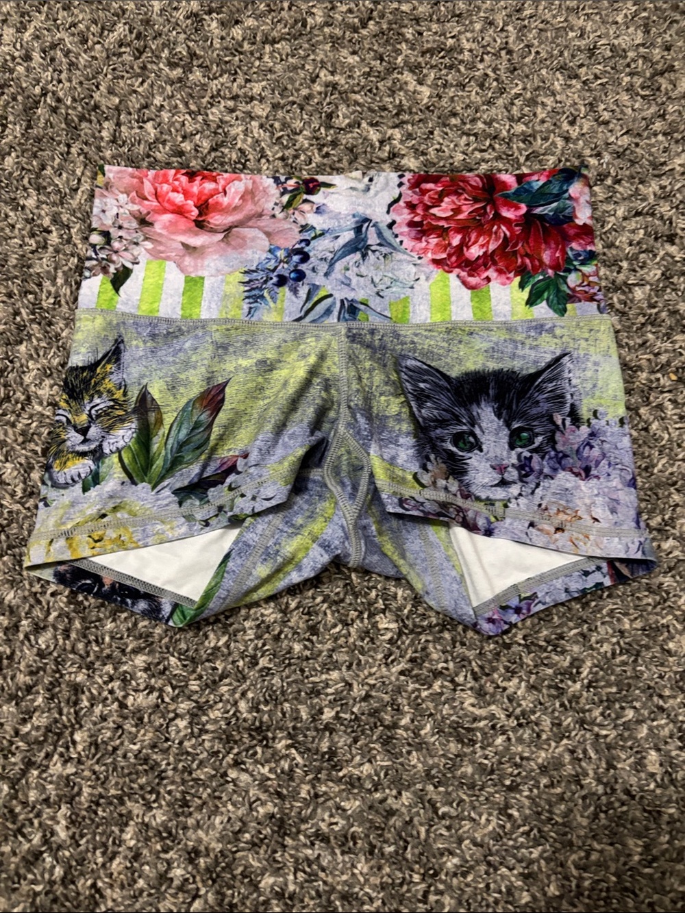 Niyama Sol Cat-Tastic flirt shorts M tag removed Hot Yoga Pilates soft athletic